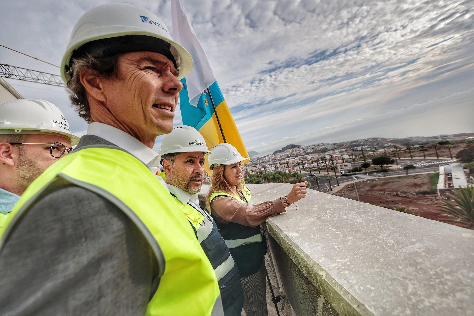 Visita al piso piloto de las 100 vivienda de Visocan en Santa Cruz de Tenerife