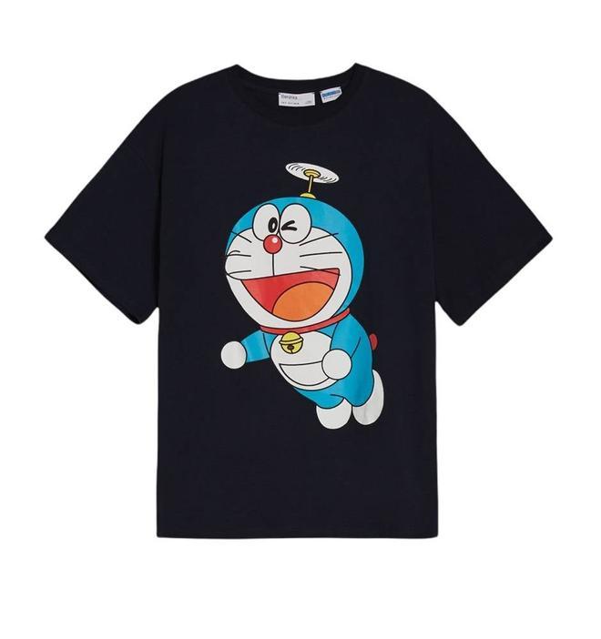 Camiseta de Bershka x Doraemon (precio: 15,99 euros)