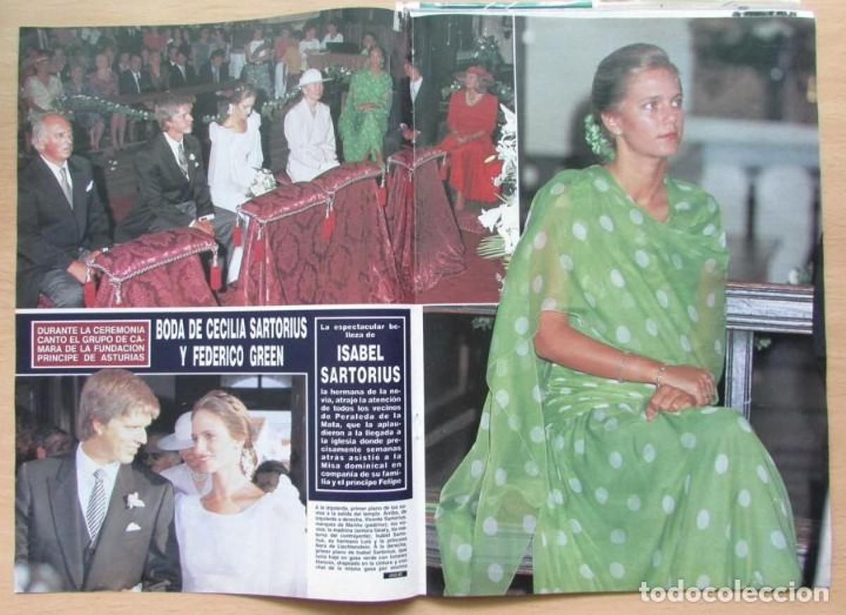 Isabel Sartorius con un vestido verde en la boda de su hermana