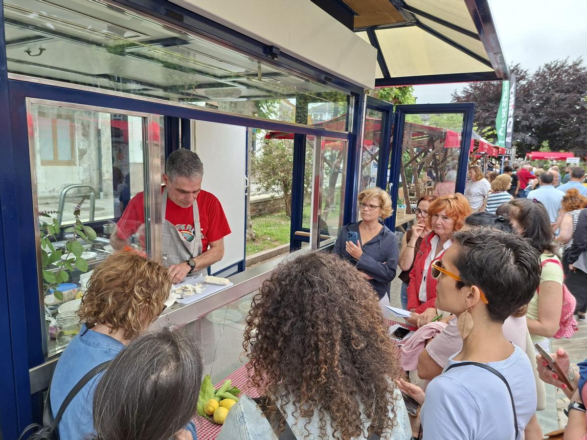 En imágenes: La primera feria de jardinería del Occidente llena La Caridad de color y buen ambiente
