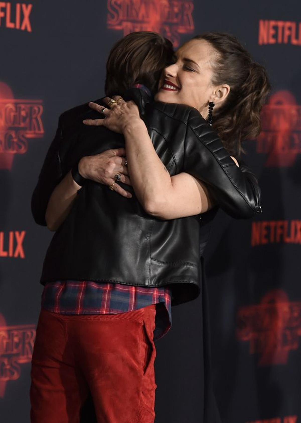 Estreno de 'Stranger Things 2': Winona Ryder y Noah Schnapp