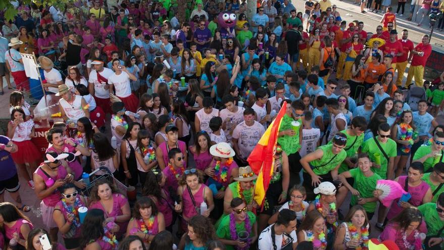 Peñistas durante el inicio de las fiestas de Villaralbo el pasado año.