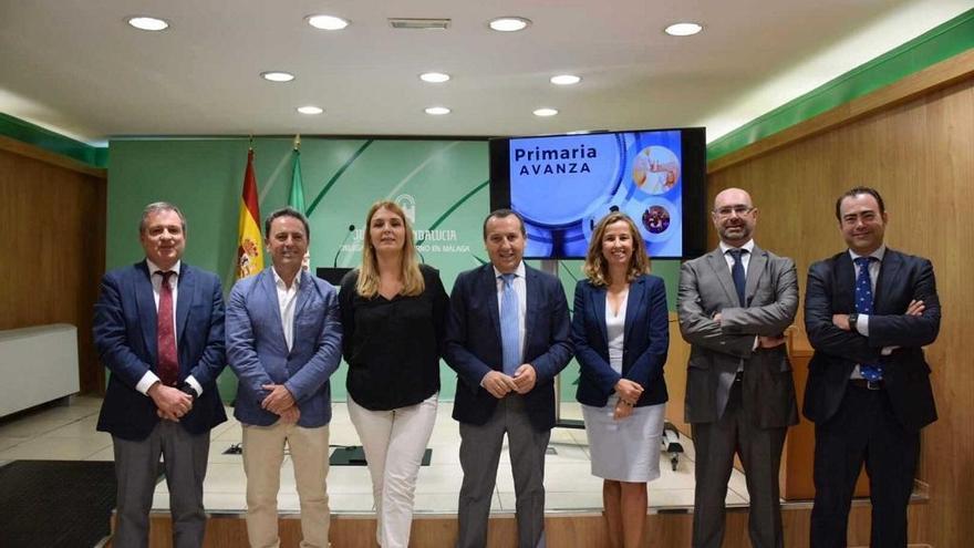 Los delegados del Gobierno andaluz y Salud con gerentes de centros de salud de Málaga.
