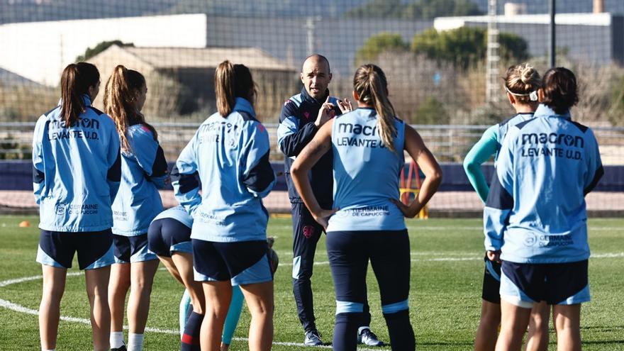 José Luis Sánchez Vera: &quot;Vamos a Madrid con una plantilla justa, hay que competir y vamos a intentar estar cerca de los equipos que marcan esa línea&quot;