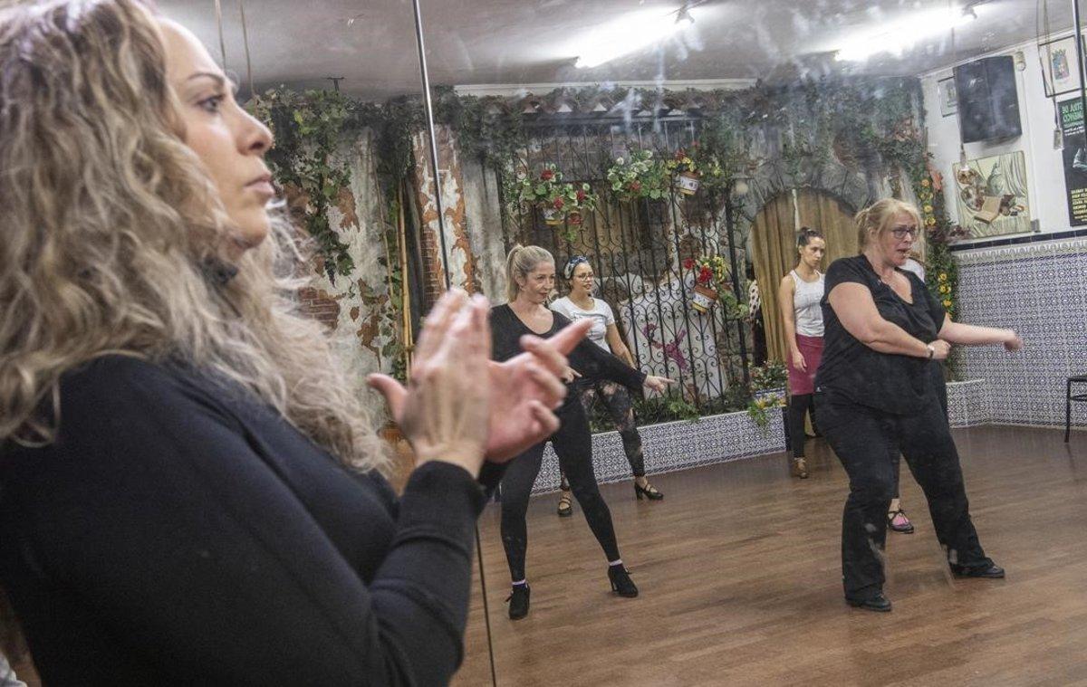 Clase de flamenco en el Baix Llobregat a cargo de Ana Márquez