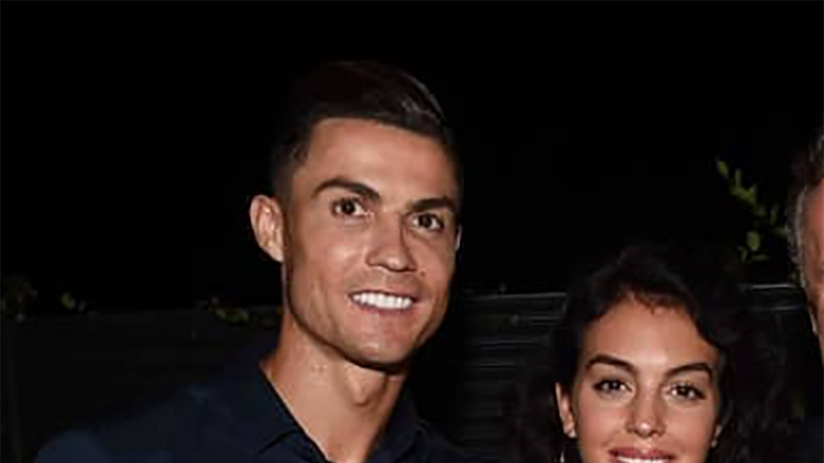 Cristiano Ronaldo y Georgina posando juntos