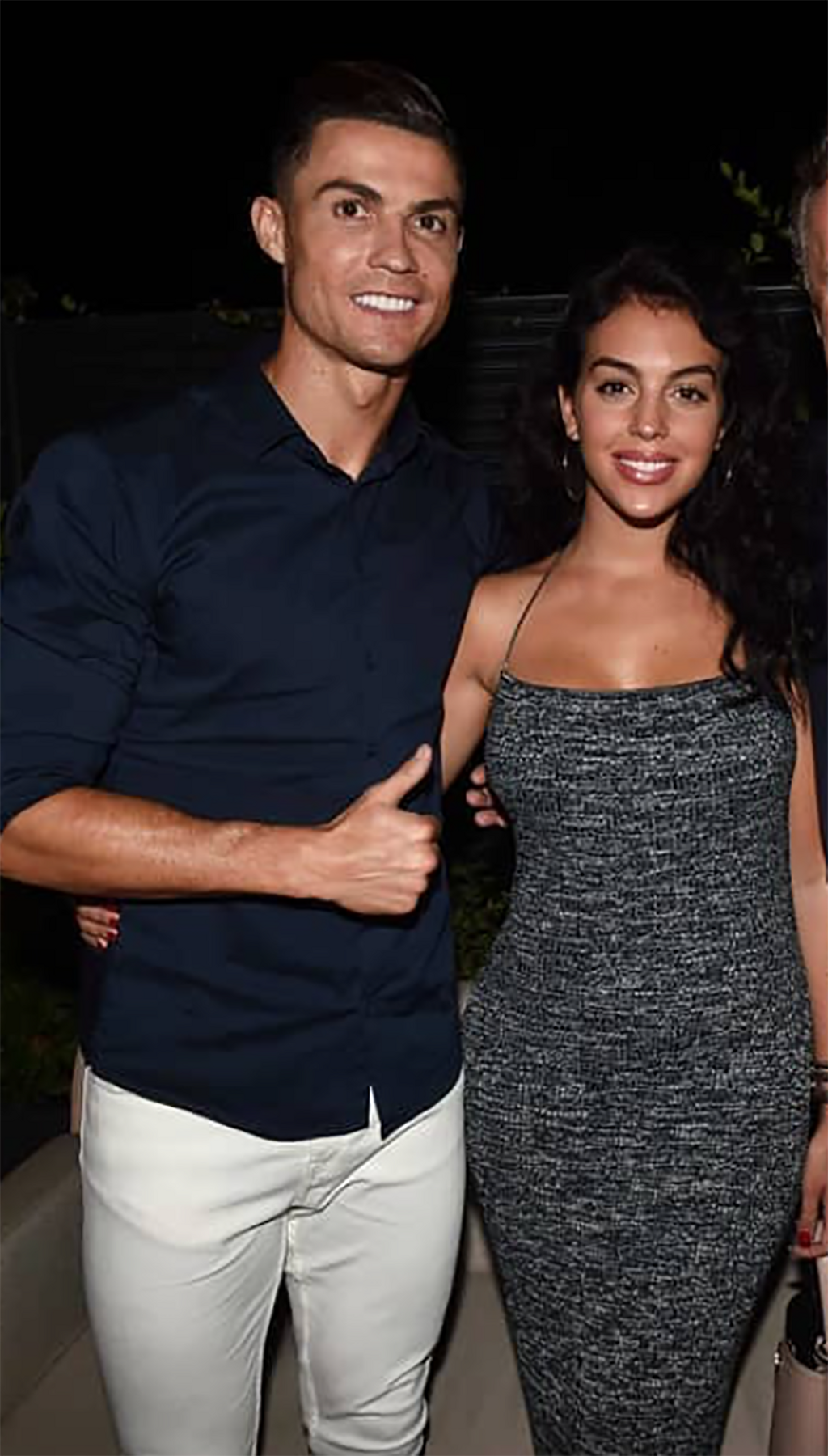 Cristiano Ronaldo y Georgina posando juntos