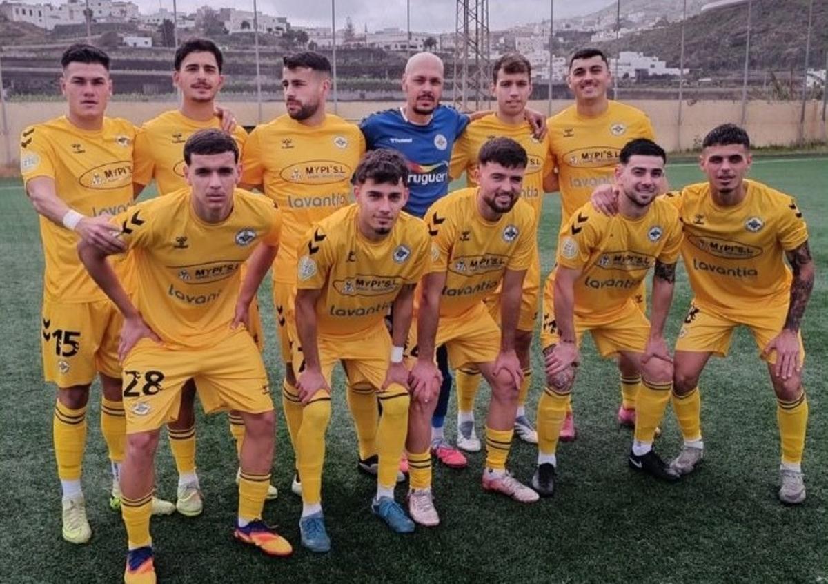 Once inicial del Villa de Santa Brígida en su duelo ante el Arucas.