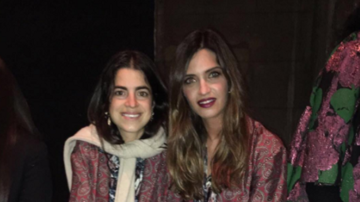 Sara Carbonero y Man Repeller en el desfile de Burberry