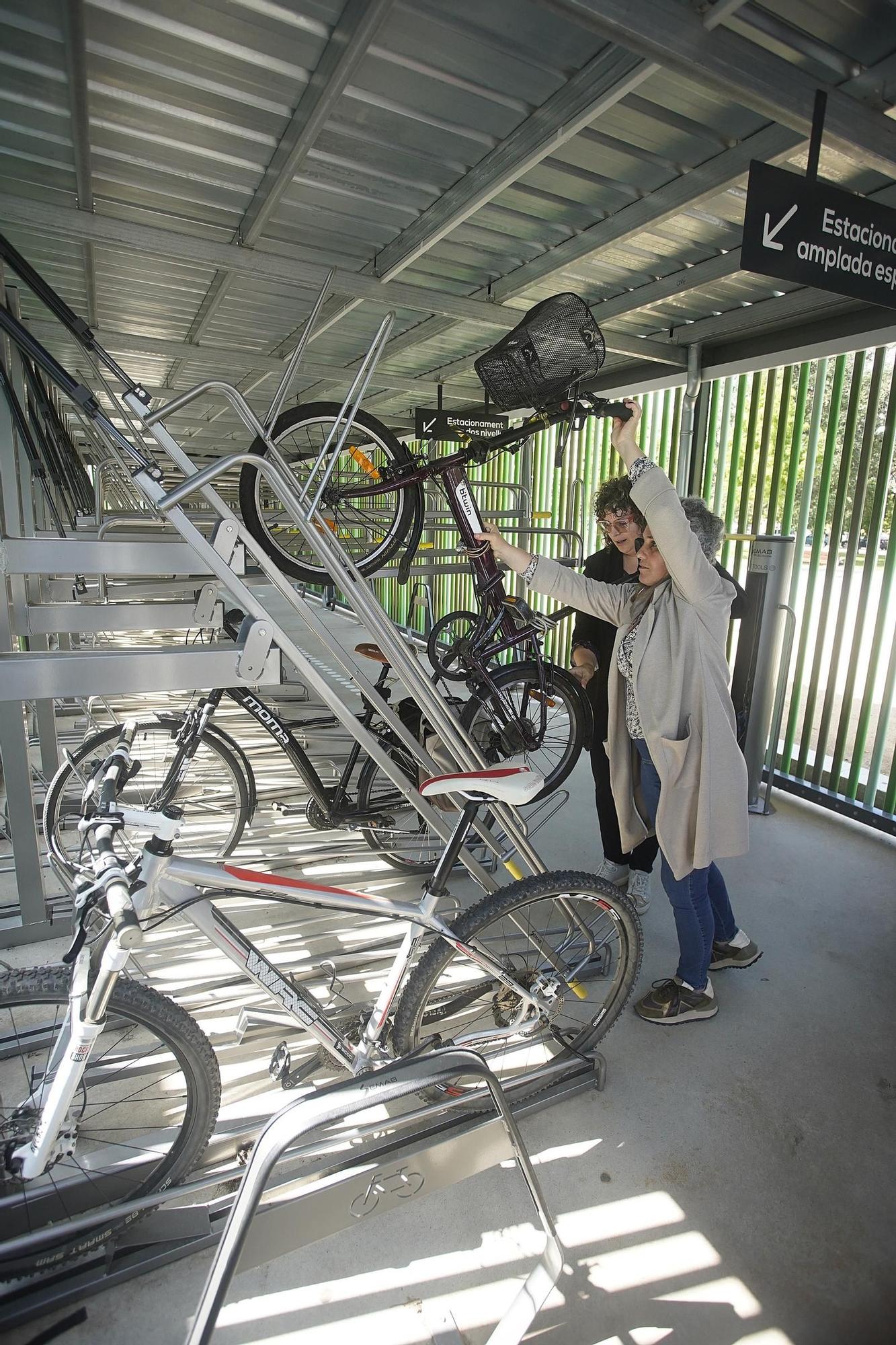 Girona posa en funcionament el primer aparcament tancat i vigilat per a bicis