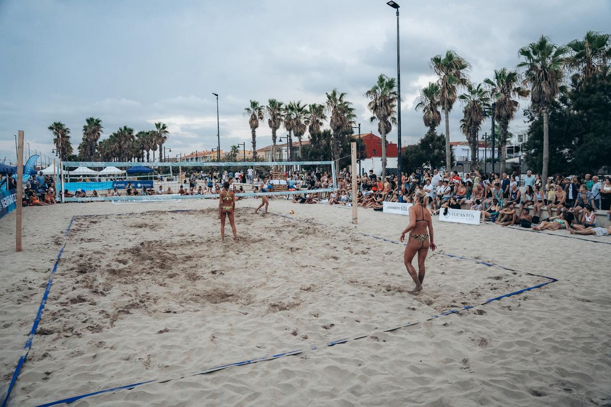 Más de 300 personas se dieron cita en un Open que, cada año, se convierte en una oportunidad para los amantes del vóley.