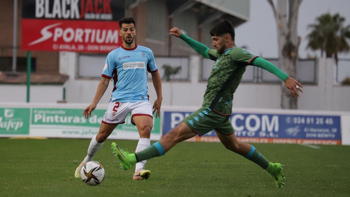 José Ruiz, jugador del Córdoba CF, durante el encuentro de este sábado ante el Villanovense.