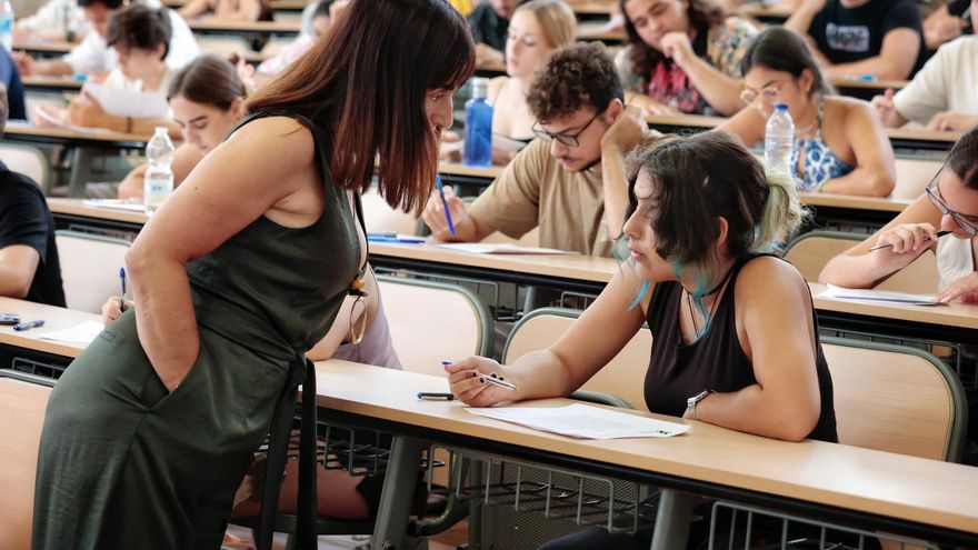 The Cabildo de Tenerife allocates 5.7 million to scholarships for university studies and FP
