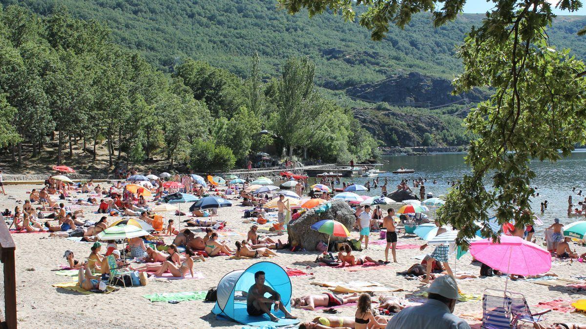 Playa Viquiella, en el Lago de Sanabria.