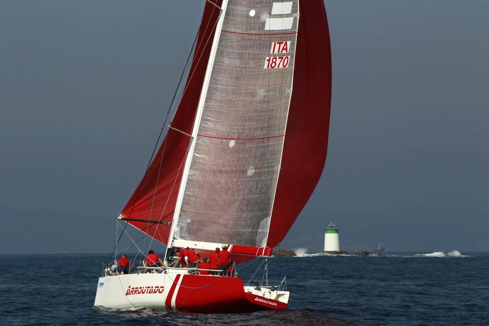 Inicio del Trofeo Príncipe de Asturias en Baiona - Arroutado, Movistar y Bunda ganaron la regata costera. Juan Carlos I navegará desde hoy en el Gallant