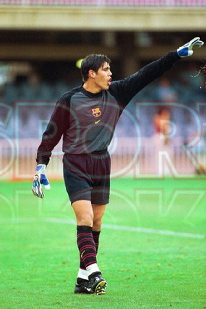 16.Víctor Valdés 2001-02