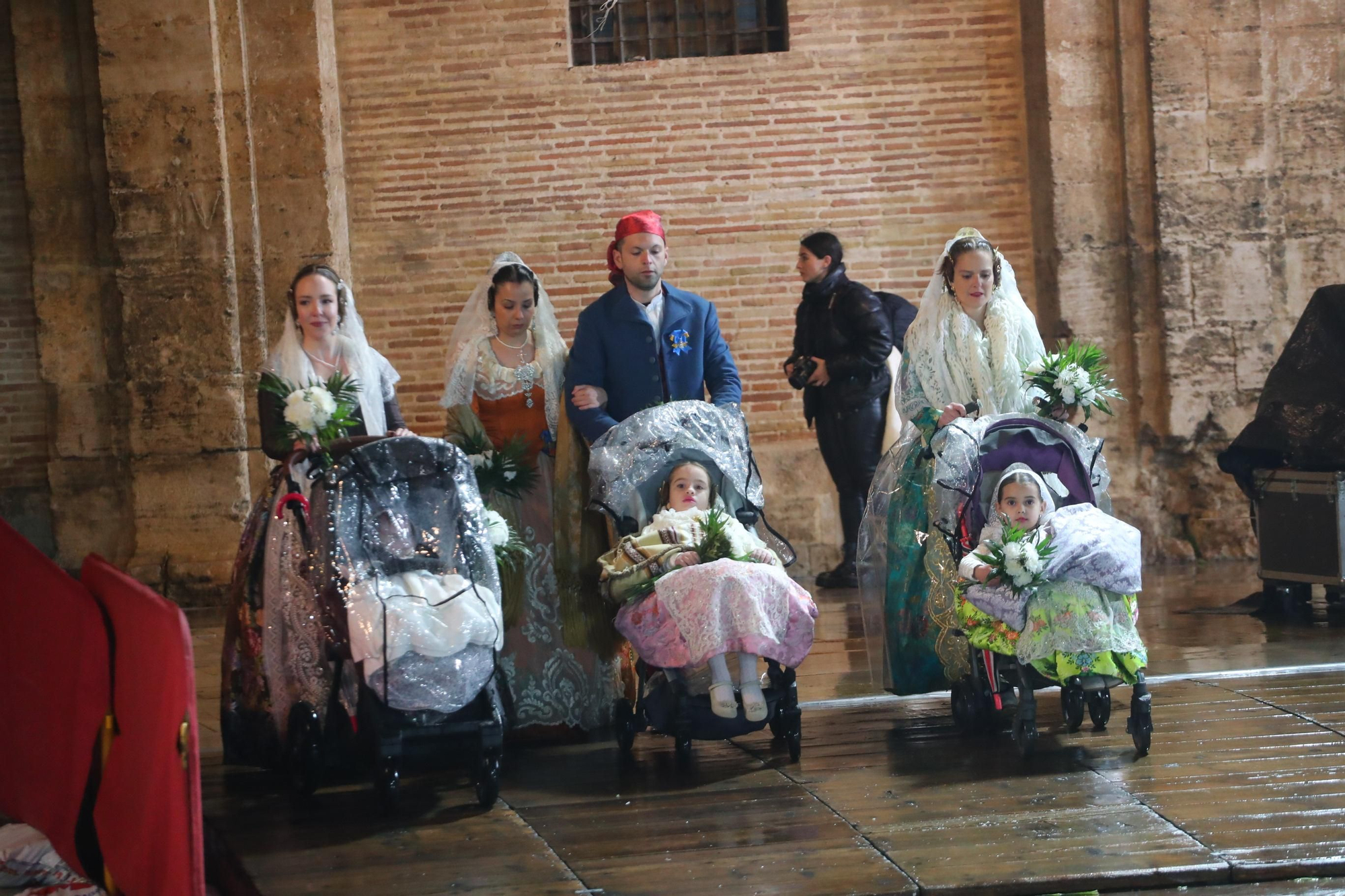 Búscate en el primer día de ofrenda por la calle de la Paz (entre las 20:00 a las 21:00 horas)