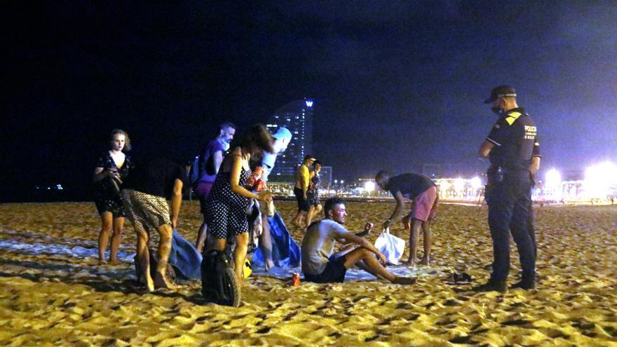 Més de 6.600 desallotjats en &#039;botellons&#039; i aglomeracions a Barcelona en l&#039;última nit sense oci nocturn