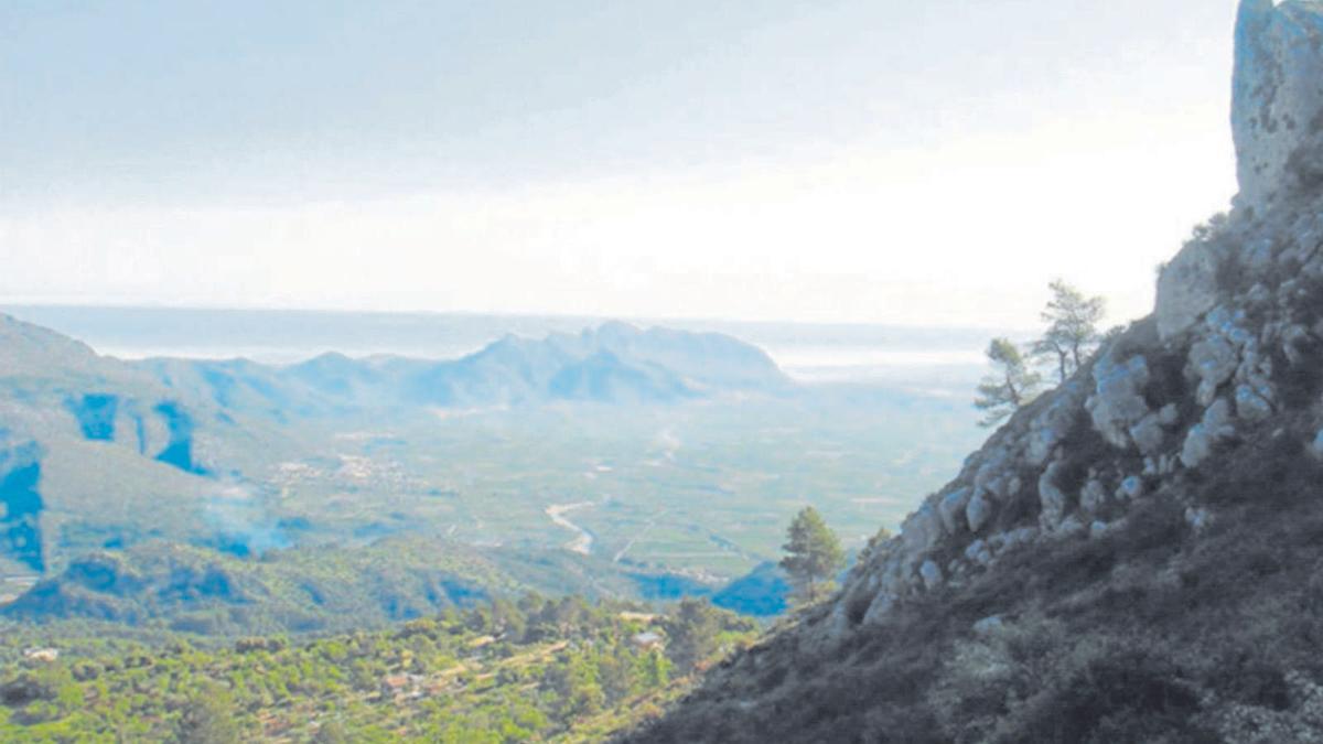 Entrada al Valle de Laguar  vista desde lo alto del  Caballo Verde. G.Muñoz