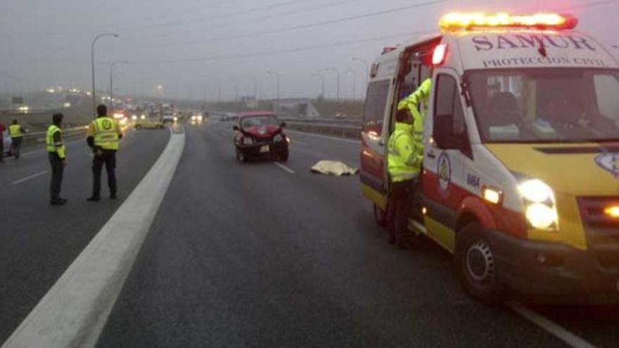 Fallece un taxista al tratar de señalizar el accidente que había causado