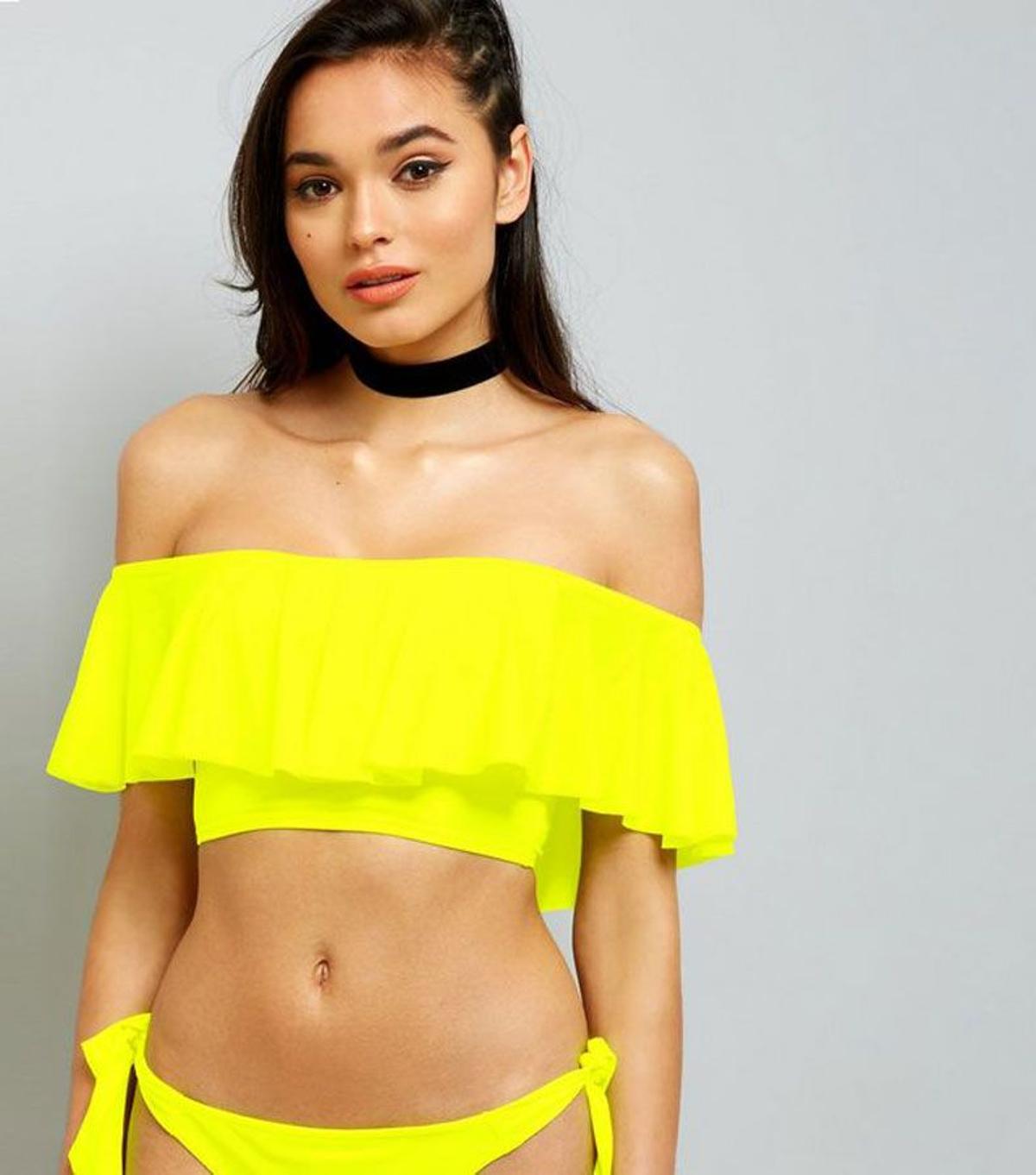 Bikini amarillo con volante de New Look