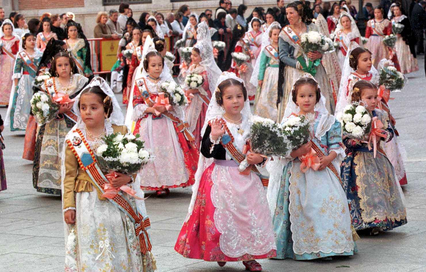 Ofrendas de las Fallas de fin de siglo. Si tienes 20-30 años, quizá estás aquí