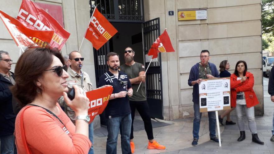 Los trabajadores mantienen las protestas contra la empresa de seguridad del hospital