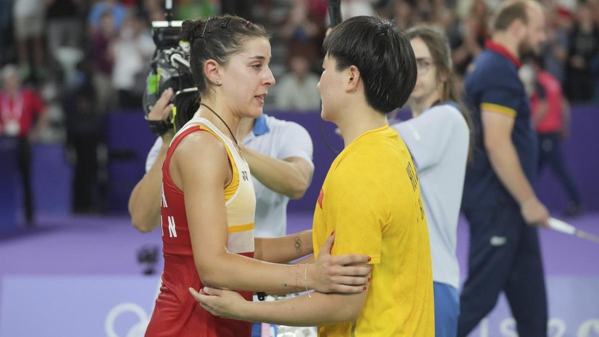 Carolina Marin y He Bingjiao en la semifinal de los Juesgos Olímpicos de París.