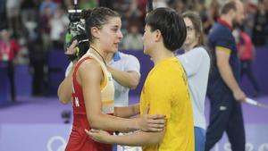 Carolina Marin y He Bingjiao en la semifinal de los Juesgos Olímpicos de París.