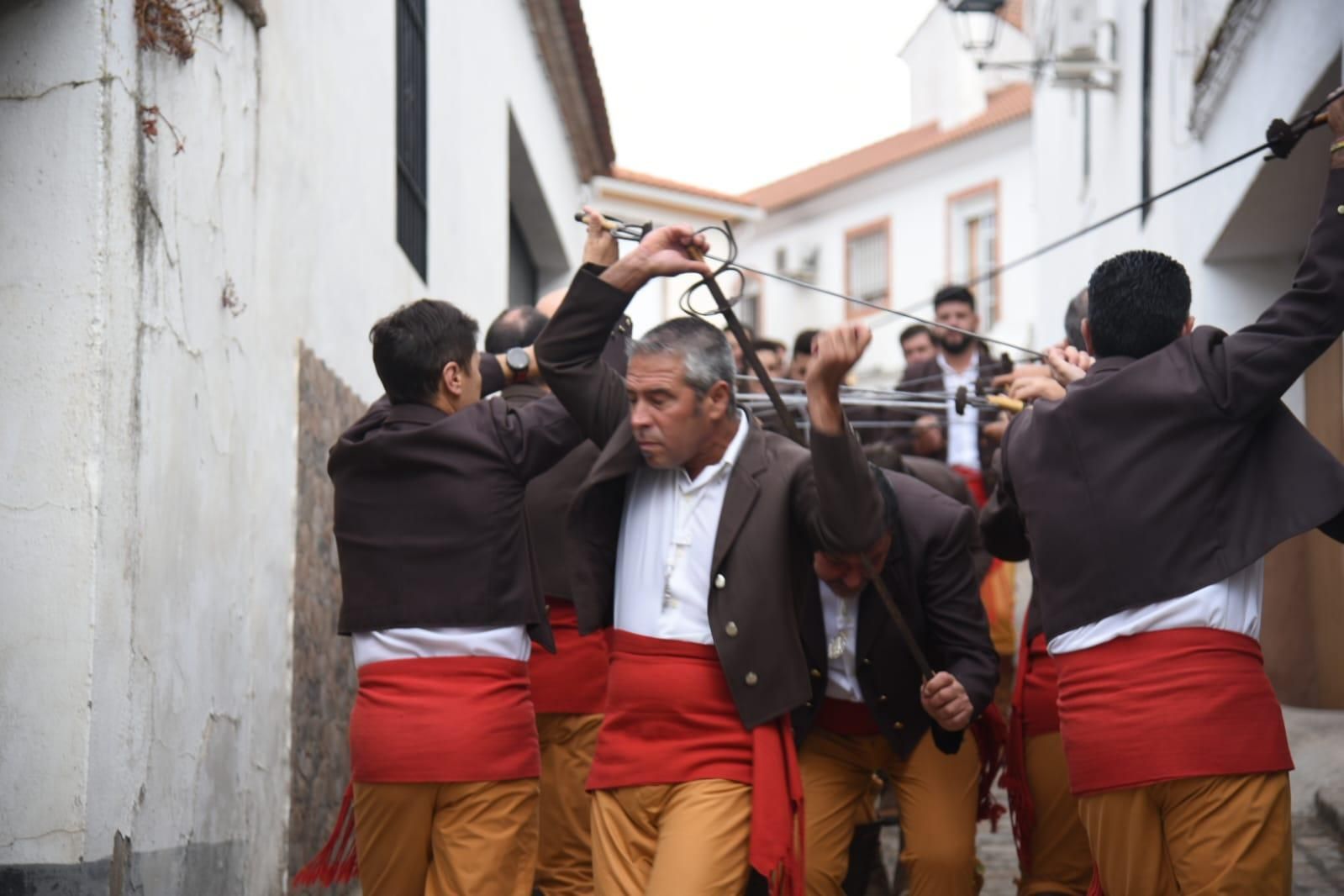 Obejo celebra su tradicional danza de las espadas en honor de San Benito