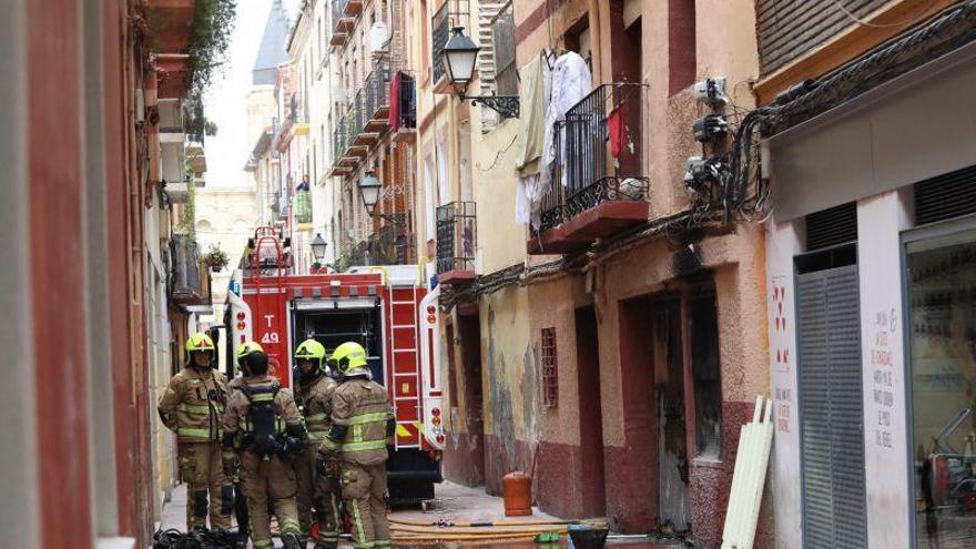 Arde una autocaravana en la avenida de la Industria