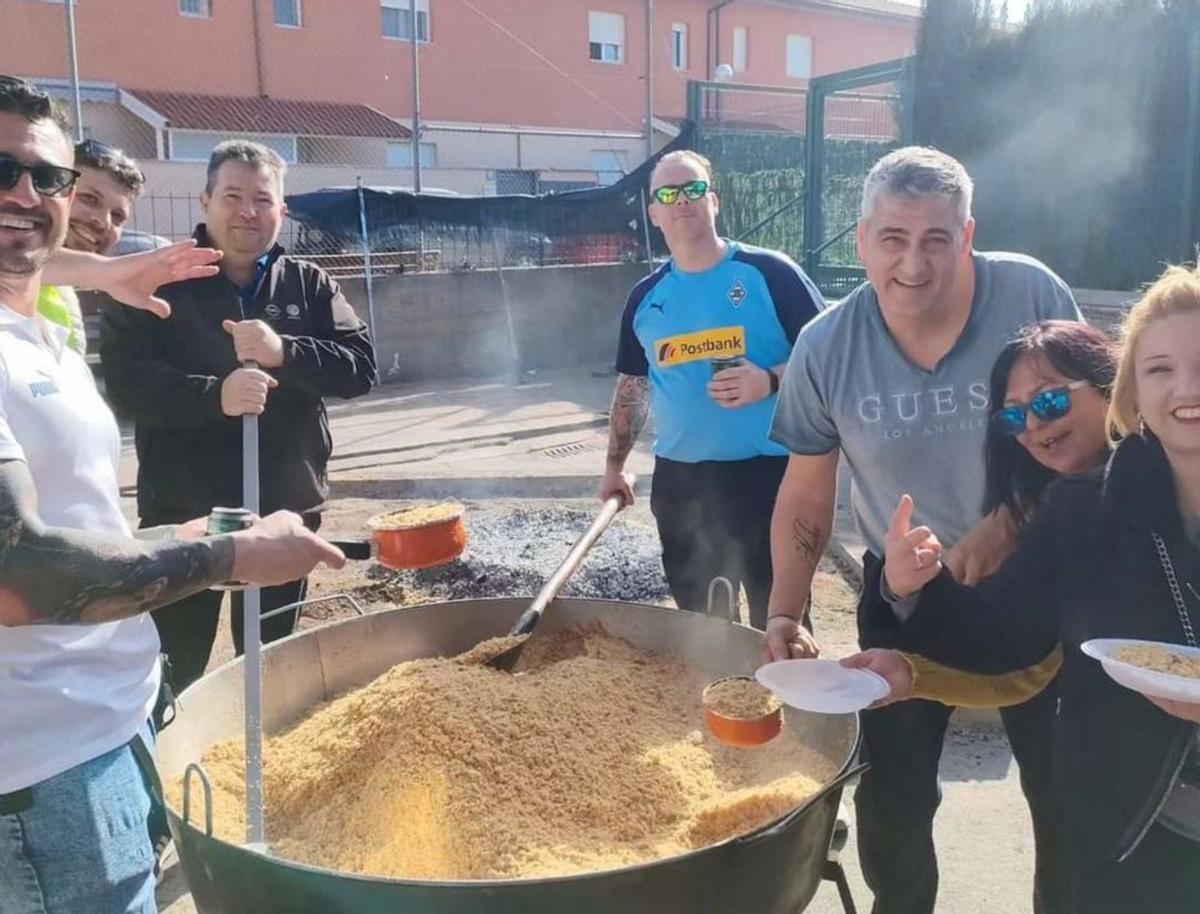 Los almuerzos y comidas populares reunieron a los vecinos.  | SERVICIO ESPECIAL