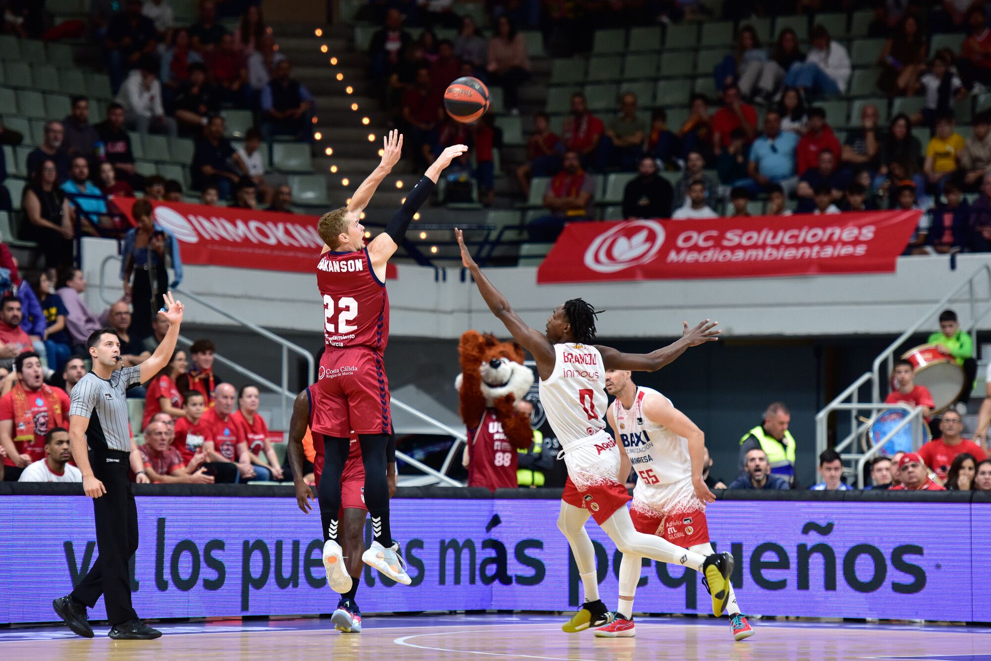 Imatges del partit de la Lliga Endesa entre l'UCAM Múrcia i el Baxi Manresa