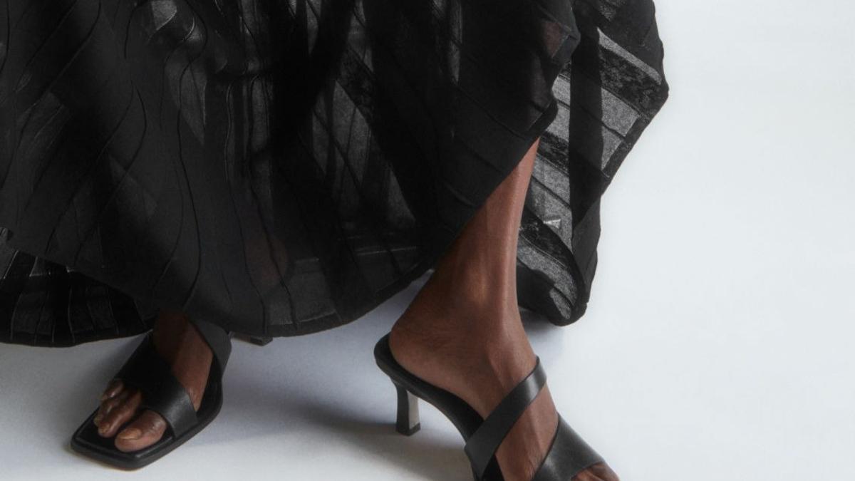 Sencillas de combinar y muy cómodas: las sandalias thong triunfan entre las mujeres de más de 40 años esta primavera