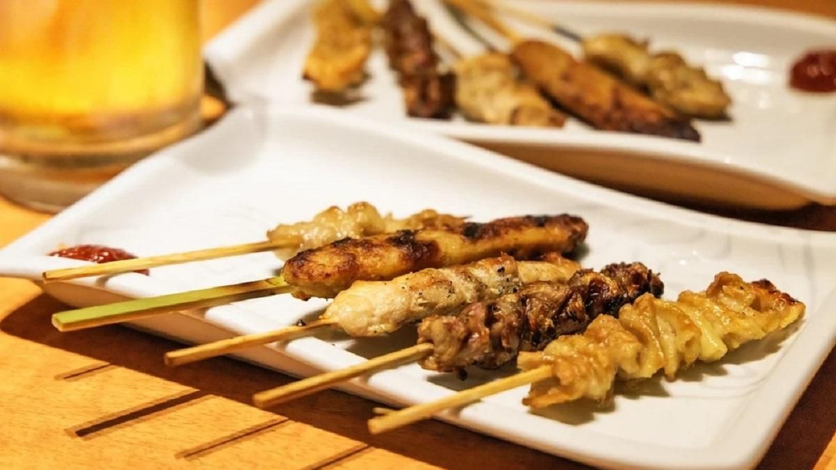 Cerveza y pinchos morunos