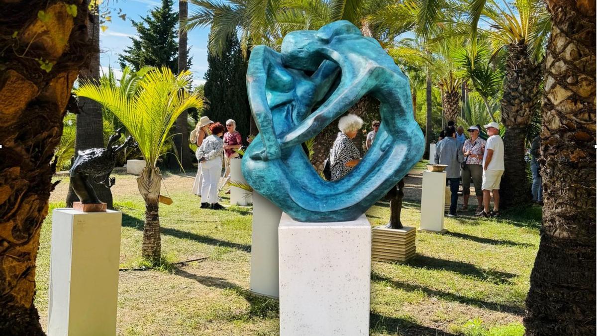 Una de las esculturas de Jorge Castro Flórez en l'Alfàs del Pi