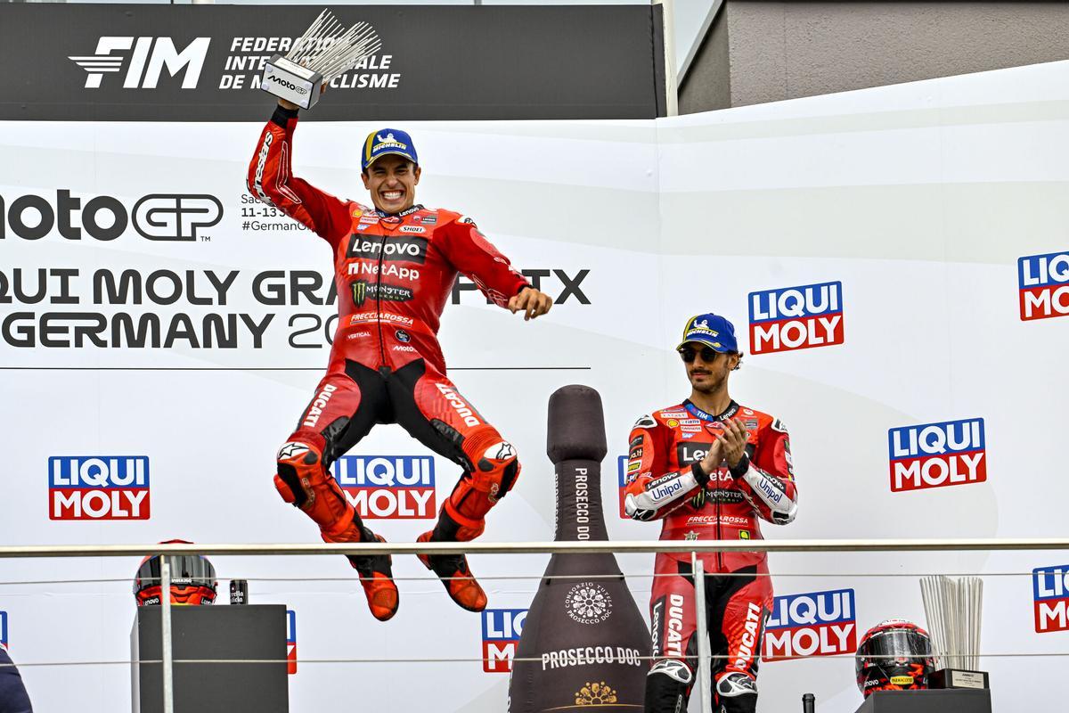 MARQUEZ Marc (spa), Ducati Lenovo Team, Ducati Desmosedici GP25, podium, portrait with BAGNAIA Francesco (ita), Ducati Lenovo Team, Ducati Desmosedici GP25 during the 2025 MotoGP Motul Liqui Moly Grand Prix of Germany, Germany GP, on the Sachsenring circuit, from July 11 to 13, in Germany - Photo Studio Milagro / DPPI AFP7 13/07/2025 ONLY FOR USE IN SPAIN