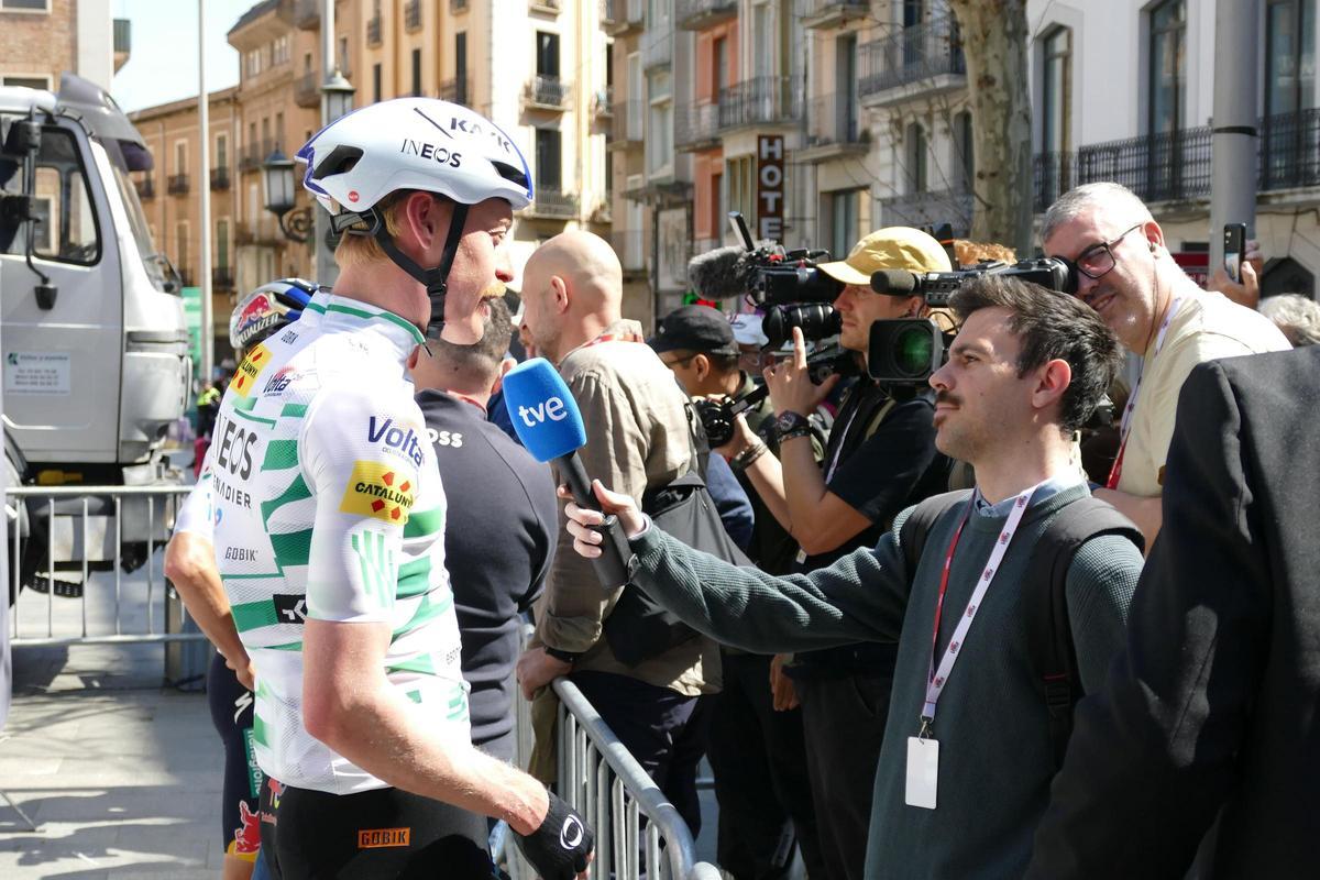 EN IMATGES | La 105a Volta Catalunya inicia la seva segona etapa des de la Torre Galatea de Figueres
