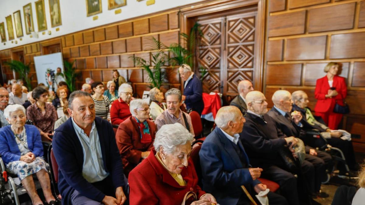 Vídeo | Zaragoza homenajea a sus vecinos centenarios