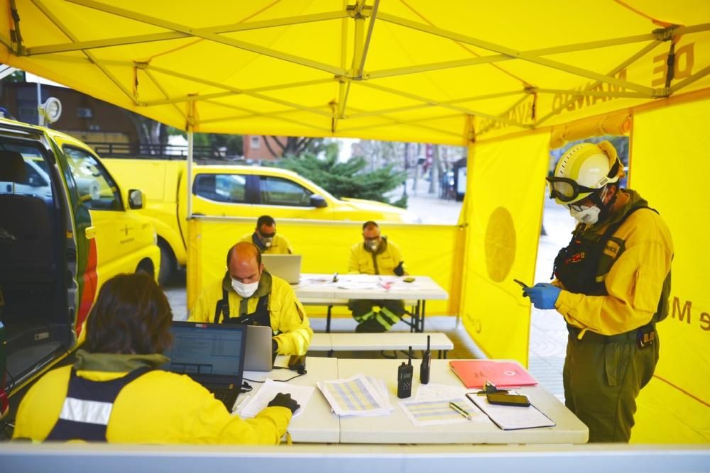 El Ejército entrega alimentos en el barrio Peral