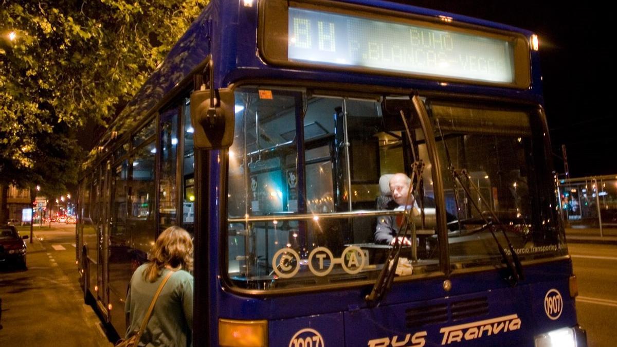 Un autobús &quot;búho&quot;, en una imagen de archivo.