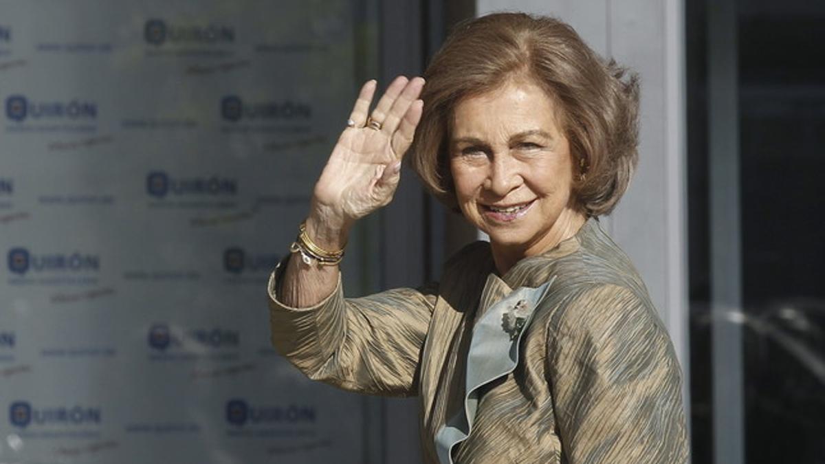 La reina Sofía visita al Rey en el Hospital Quirón de Madrid, en septiembre del año pasado.