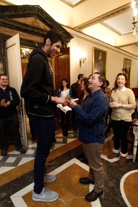 Recepción al Unión Financiera Oviedo en el Ayuntamiento tras ganar la Copa.