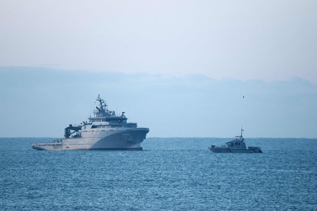 French Navy ships patrol around the oil tanker "Grinch" (out of frame), suspected of belonging to the Russian's shadow fleet, in Martigues near the port of Marseille-Fos, France, on January 25, 2026. The tanker was intercepted on January 22 in international waters between Spain and North Africa, French President Emmanuel Macron announced on X. (Photo by Thibaud MORITZ / AFP)