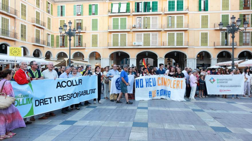 Cientos de personas critican en Palma que no se cumpla con la acogida de refugiados