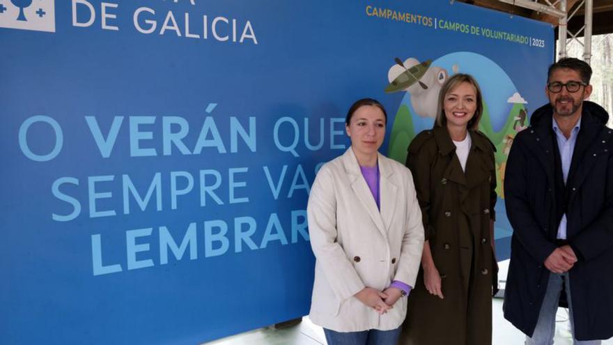 Pola esquerda, Cristina Pichel, Fabiola García e o alcalde Luis Oujo / x.