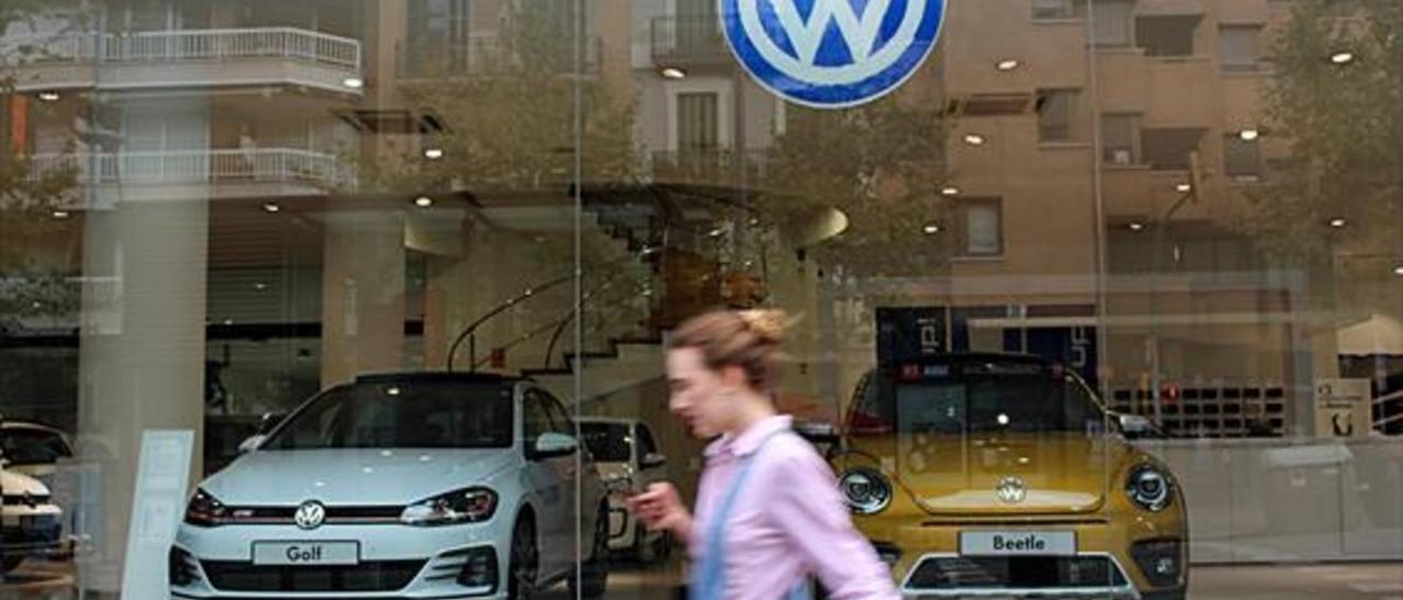 Concesionario de Volkswagen en la calle del Comte d'Urgell de Barcelona.