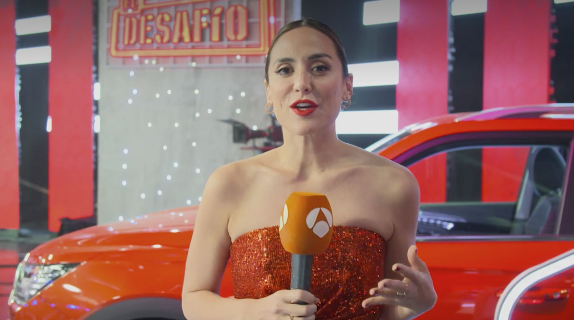 Tamara Falcó con top de lentejuelas rojo