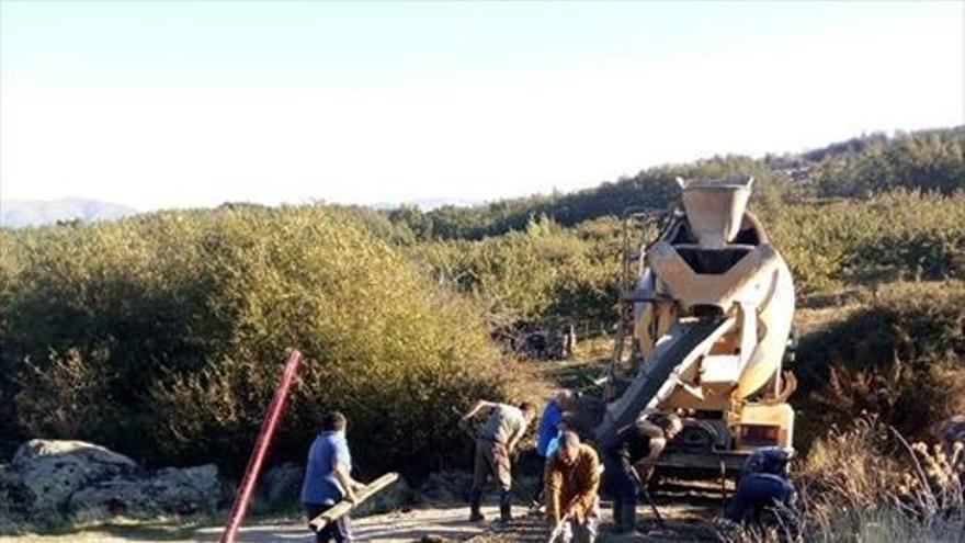 Mejoran la pavimentación de caminos rurales