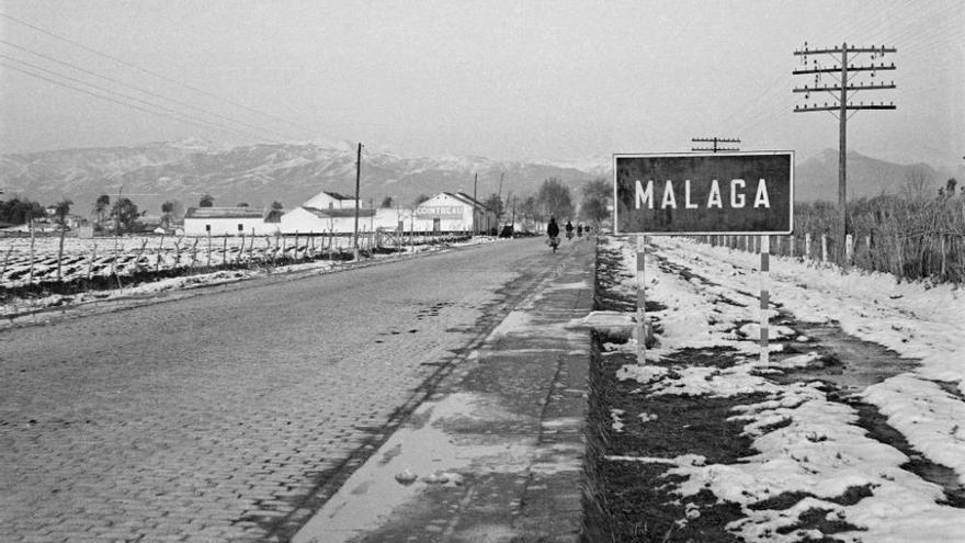 La entrada a la ciudad por la Carretera de Cádiz el 3 de febrero de 1964, el día que nevó en Málaga